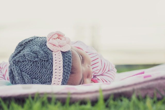 How To Swaddle A Newborn With Love In 10 Easy Steps